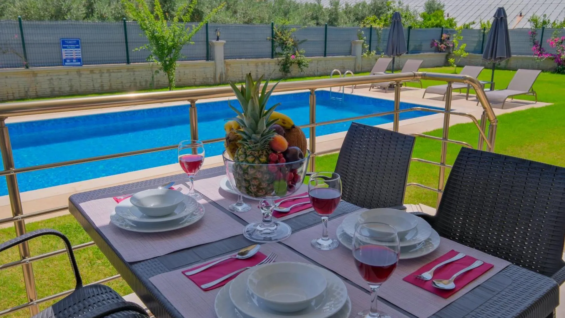 Pineapart-1 With Pool And Big Garden Fethiye 0*,  Turquía
